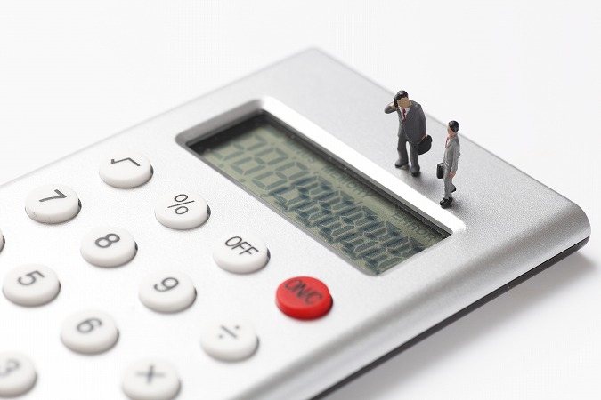 電卓と人間のミニチュア